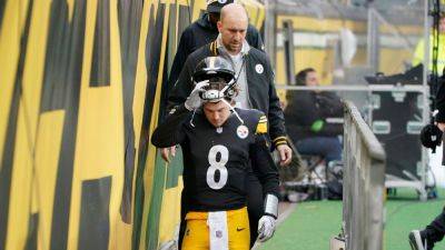 Steelers' Kenny Pickett leaves game with ankle injury - ESPN