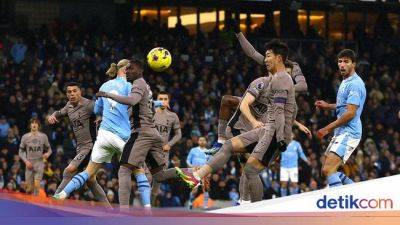 Ruben Dias - Bernardo Silva - Kyle Walker - Julian Alvarez - Dejan Kulusevski - Phil Foden - Guglielmo Vicario - Tottenham Hotspur - Manuel Akanji - Babak Pertama - Jeremy Doku - Liga Inggris - Seru! Man City Ungguli Tottenham 2-1 di Babak Pertama - sport.detik.com