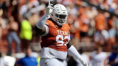 'He makes big people look small': T'Vondre Sweat is a Texas-sized star - ESPN