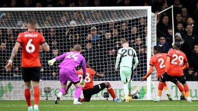 Chelsea withstand late Luton fightback to land away win