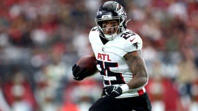 Falcons close gap on screen pass touchdown to Tyler Allgeier - ESPN - espn.com