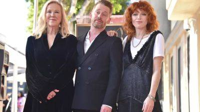 John Hughes - A 'Home Alone' reunion as Macaulay Culkin gets Hollywood Walk of Fame star - euronews.com - Reunion