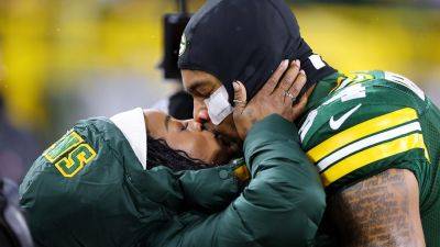 Simone Biles - Simone Biles smooches Packers husband Jonathan Owens before game against Chiefs - foxnews.com - state Wisconsin - county Green - county Bay