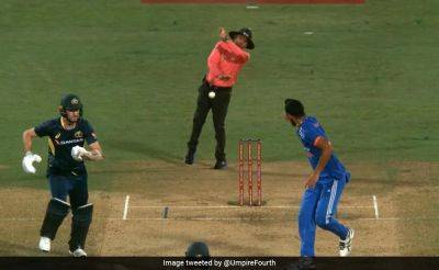 Ravi Bishnoi - Matthew Wade - Arshdeep Singh - Nathan Ellis - Watch: Nathan Ellis' Shot Hits Umpire In Tense Final Over vs India. Matthew Wade's Reaction Is Viral - sports.ndtv.com - Australia - India