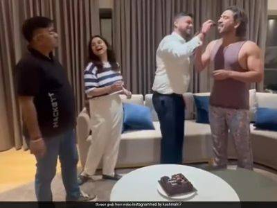 Daryl Mitchell - Watch: MS Dhoni Enjoys Cake On Friend's Birthday. Video Goes Viral - sports.ndtv.com - New Zealand - India - state Oregon - county Stokes - county Mitchell