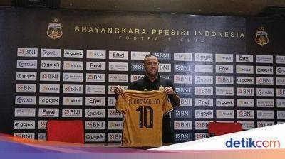 Bhayangkara FC Kontrak Radja Nainggolan Rp 5 Miliar