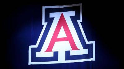 Arizona rises to No. 1 in AP Top 25 men's college basketball poll - ESPN