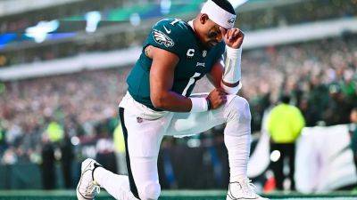 Eagles should consider benching Jalen Hurts for stretch run, ex-NFL QB says
