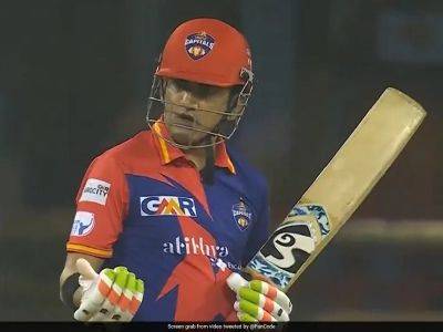 Gautam Gambhir - Watch: Gautam Gambhir Unhappy As Sreesanth Gives Him Long Stare After Getting Hit For 6,4. Video Viral - sports.ndtv.com - India
