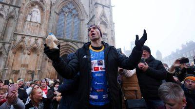Kevin Sinfield - Kevin Sinfield completes ultra marathon challenge to raise funds to fight MND - rte.ie