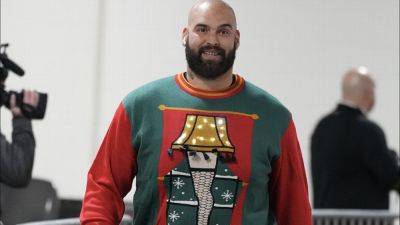 Pats DE leads Week 14's arrivals with "A Christmas Story" sweater - ESPN