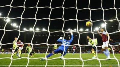 Aston Villa beat Arsenal 1-0 for club record 15th straight home victory
