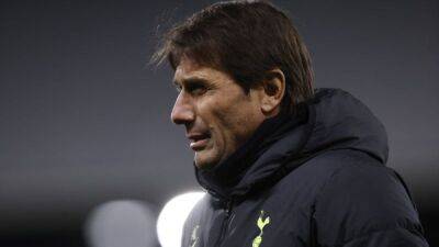 Tottenham manager Conte to have gallbladder removed