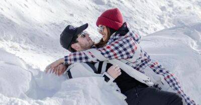 Nick Jonas and Priyanka Chopra Snapped in Luxury Ski Brand Perfect Moment in Aspen - usmagazine.com - France