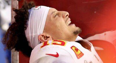 Chiefs' Patrick Mahomes re-aggravates ankle in Super Bowl, limps off field in excruciating pain