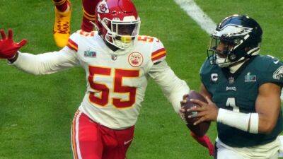 Patrick Mahomes - Chiefs, Eagles slip, slide on Super Bowl's 'terrible' surface - espn.com - county Eagle - state Arizona - Jordan -  Kansas City