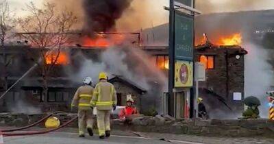 Customers forced to leave 'plate of beef' behind as terrifying blaze tears through pub - manchestereveningnews.co.uk - Manchester - county Cherry