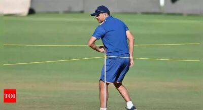 Mitchell Starc - Rahul Dravid - Cheteshwar Pujara - India vs Australia 2nd Test: Rahul Dravid checks in early to monitor Kotla conditions - timesofindia.indiatimes.com - Australia - India
