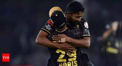 James Neesham - Pakistan Super League: Peshawar Zalmi edge out Karachi Kings in a two-run thriller - timesofindia.indiatimes.com - Australia - New Zealand - Pakistan - county Kings