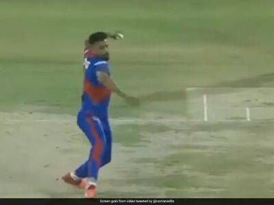 Babar Azam - Mohammad Amir - Watch: Mohammad Amir's Angry Reaction After Getting Hit For Four By Babar Azam In PSL - sports.ndtv.com - Pakistan - county Kings