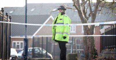 Police issue update after man, 34, stabbed in Salford block of flats - manchestereveningnews.co.uk - Manchester