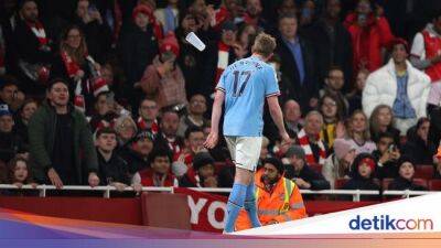 Kevin De-Bruyne - Fa - Arsenal vs Man City: FA Selidiki Pelemparan Botol ke Arah De Bruyne - sport.detik.com - Manchester -  Man