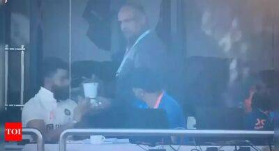 Rahul Dravid - Matthew Kuhnemann - Watch: Virat Kohli's epic reaction on receiving food takes social media by storm - timesofindia.indiatimes.com - Australia - India -  New Delhi