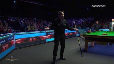 Shaun Murphy thrills Welsh Open crowd by moonwalking to his chair at start of final against Robert Milkins