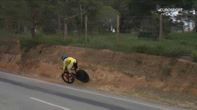 Tom Pidcock - Adam Blythe - Tom Pidcock goes off-road, bunny hops onto rocks BUT keeps time trial bike up: ‘That was mint!’ - eurosport.com - Uae