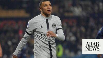 Mbappe misses penalty, comes off injured in PSG win