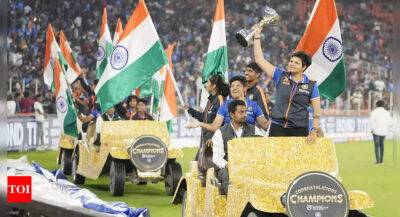 Sachin Tendulkar - Shafali Verma - 'It's time to win the senior World Cup now': Shafali Verma to Richa Ghosh after winning Under-19 WC title - timesofindia.indiatimes.com - Scotland - South Africa - Uae - India - Pakistan -  Ahmedabad