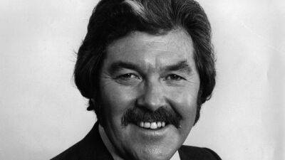 Much loved UK broadcaster Dickie Davies dies aged 94 - rte.ie - Britain - county Andrews - county Davie