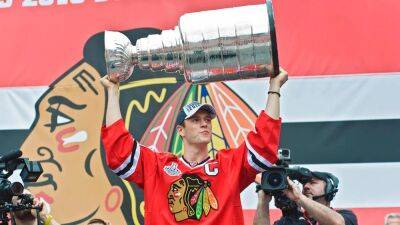 Jonathan Toews, who helped Blackhawks to 3 Stanley Cup titles, steps away to deal with serious health issues - foxnews.com - Britain - Canada -  Chicago