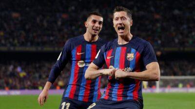 Barcelona 2-0 Cadiz: Sergi Roberto & Robert Lewandowski score as Barca go eight points clear of Real Madrid