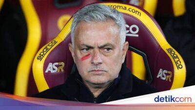 Jose Mourinho - As Roma - Roma Menang tapi Disoraki, Mourinho Pasang Badan - sport.detik.com - Portugal
