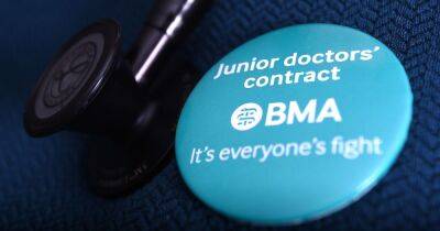Junior doctors to walk out in three day strike over pay