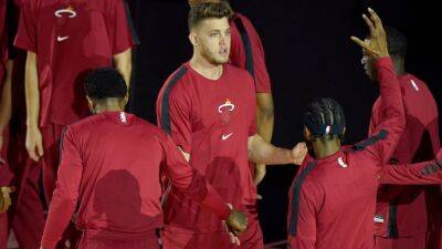 Meyers Leonard signing 10-day deal with Bucks, sources say - espn.com - Florida - county Bucks -  Oklahoma City -  Portland