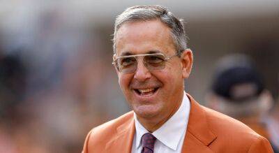 Texas athletic director Chris Del Conte: 'No chance' Longhorns stray away from burnt orange and white colors