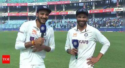 Watch: When Axar Patel told Ravindra Jadeja 'Meri toh bowling hi nahi aa rahi', this is how Jaddu replied - timesofindia.indiatimes.com - Australia - India -  Delhi