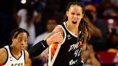 Brittney Griner officially re-signs with Phoenix Mercury