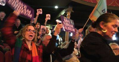 'Hands off Oldham Coliseum' - Maxine Peake leads rallying cry to save iconic theatre at 400-strong public meeting