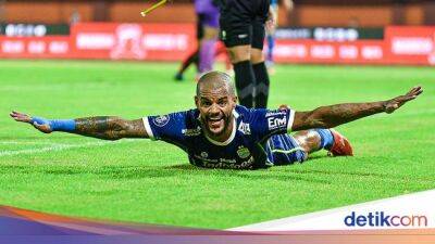 Luis Milla - Marc Klok - Persib Bandung - Klasemen Liga 1: Persib Bandung Gusur Persija Jakarta - sport.detik.com -  Jakarta