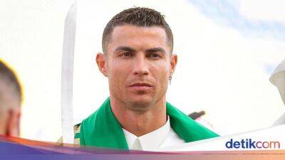Pakai Gamis Arab Saudi, Cristiano Ronaldo 'Dirujak' Netizen