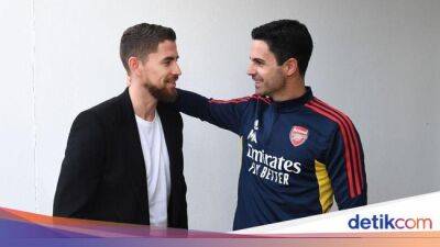 Mikel Arteta - Maurizio Sarri - Arteta Ingatkan Jorginho pada Sarri - sport.detik.com