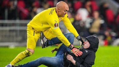 Sevilla goalkeeper Marko Dmitrovic attacked by fan during Europa League match against PSV - 'He wanted to hurt me'