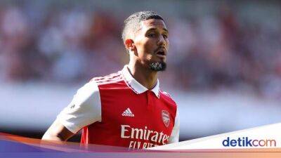 William Saliba - Saliba Ingin Segera Rasakan Angkat Trofi bersama Arsenal - sport.detik.com