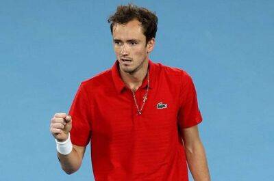 Medvedev halts Murray heroics to take Qatar title, Krejcikova stuns Swiatek in Dubai
