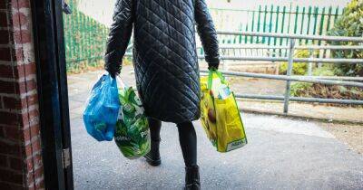 'Why foodbank donations are dropping as more and more people ask for help' - manchestereveningnews.co.uk - Manchester