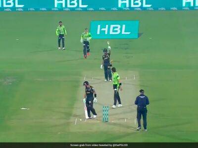 Shaheen Afridi - Babar Azam - Shaheen Shah Afridi - Watch: Shaheen Afridi Breaks Bat, Shatters Stumps On First Two Deliveries Of Innings - sports.ndtv.com - Pakistan -  Lahore