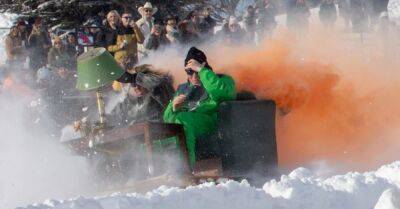 Meath pair win unusual winter sport event – pulled by horses on a sofa built on skis - breakingnews.ie - Usa - Canada - Ireland - county Barry